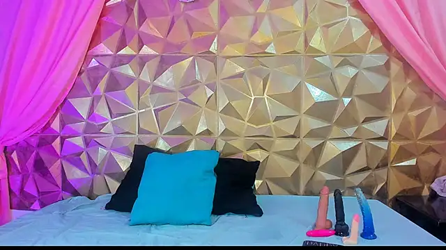 Snapshot of Lana_Parker_01 chatting on 01/13/25, 08:04 Lana Parker 01 online show from 01/13/25, 08:04