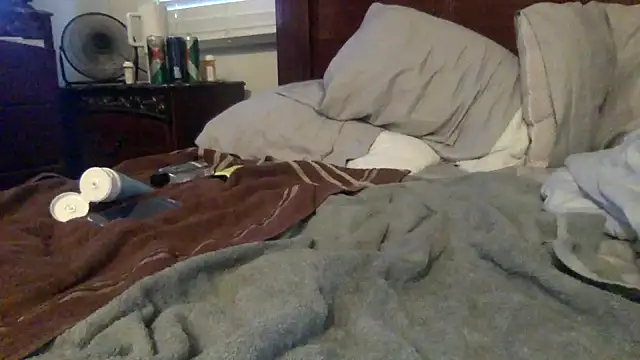 Snapshot of bubblebut420 chatting on 12/24/24, 10:22 bubblebut420 online show from 12/24/24, 10:22