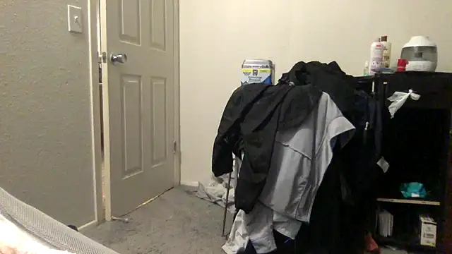 Snapshot of bubblebut420 chatting on 11/21/25, 01:10 bubblebut420 online show from 11/21/25, 01:10