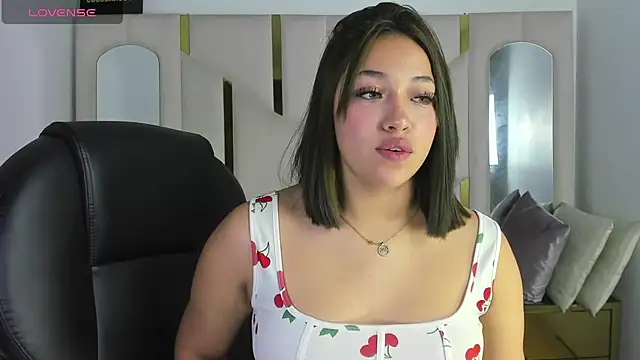 IsabellRodriguez18 online show from 02/11/26, 03:44