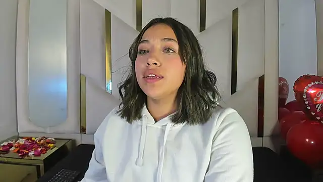 IsabellRodriguez18 online show from 02/15/26, 04:09