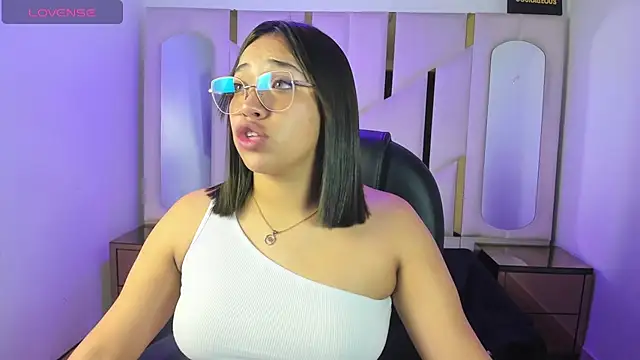 IsabellRodriguez18 online show from 03/03/26, 03:12