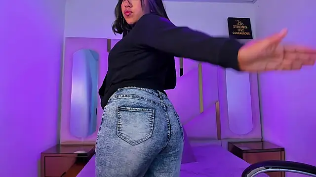 IsabellRodriguez18 online show from 04/03/26, 03:26