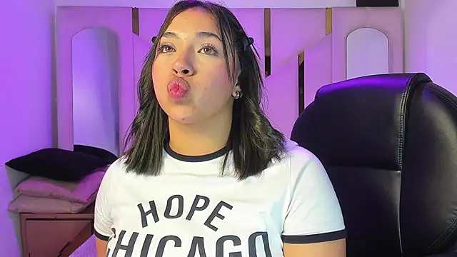 IsabellRodriguez18 online show from 04/04/26, 02:54