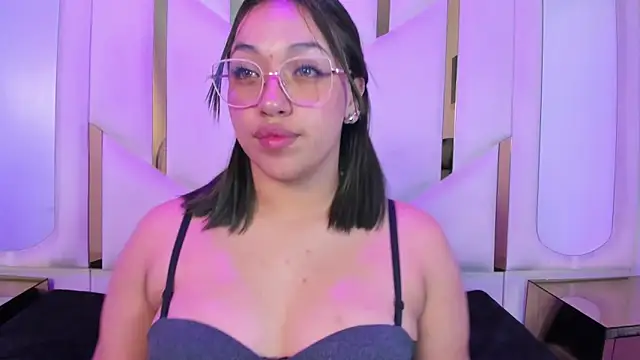 IsabellRodriguez18 online show from 04/11/26, 07:45