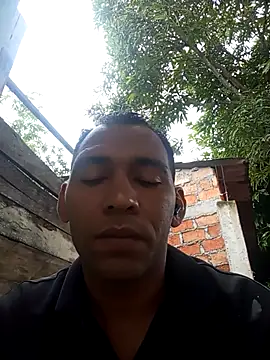 Snapshot of yaxom33 chatting on 02/25/26, 01:32 yaxom33 online show from 02/25/26, 01:32