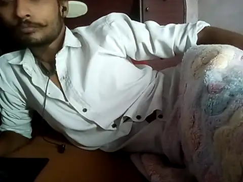 Snapshot of IamRentedBoybfriend chatting on 11/17/25, 04:13 IamRentedBoybfriend online show from 11/17/25, 04:13