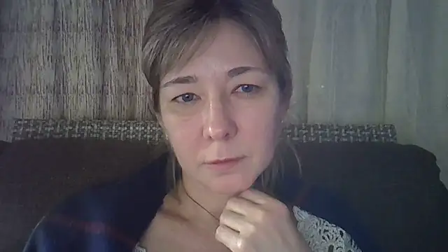 Snapshot of EllaJohnsonX chatting on 01/11/25, 06:01 EllaJohnsonX online show from 01/11/25, 06:01