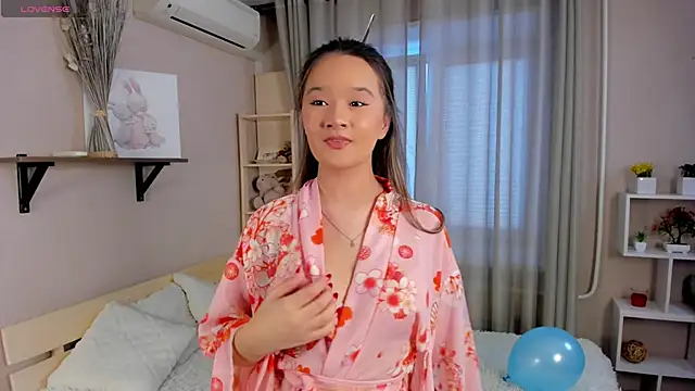 Snapshot of Maekko chatting on 02/27/25, 12:56 Maekko online show from 02/27/25, 12:56