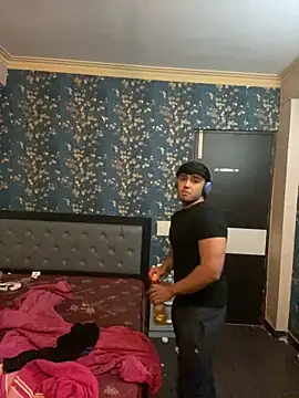 Snapshot of sunny49477 chatting on 12/29/24, 07:43 sunny49477 online show from 12/29/24, 07:43