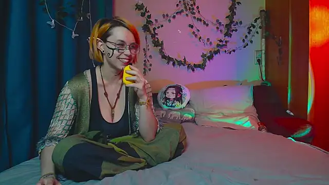 TrickyKitsune online show from 03/21/25, 04:40