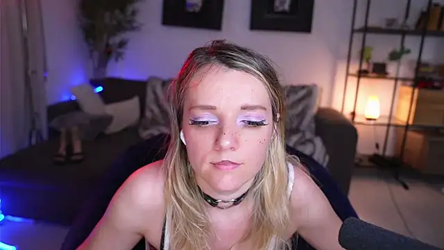 Magnetic Amy online show from 03/17/25, 03:29