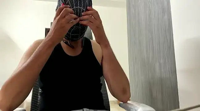 Snapshot of thewhitedickboyx1 chatting on 01/12/25, 12:01 thewhitedickboyx1 online show from 01/12/25, 12:01