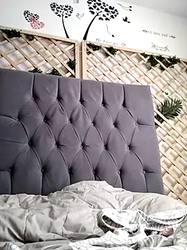 Mia WAll online show from 12/27/24, 06:20