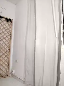 Mia WAll online show from 12/31/24, 02:40