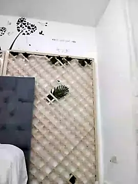 Mia WAll online show from 01/01/25, 06:05