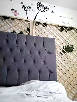 Mia WAll online show from 01/01/25, 03:46