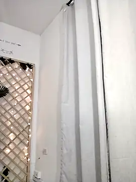 Mia WAll online show from 01/03/25, 02:10