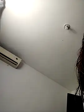 Mia WAll online show from 01/22/25, 01:21