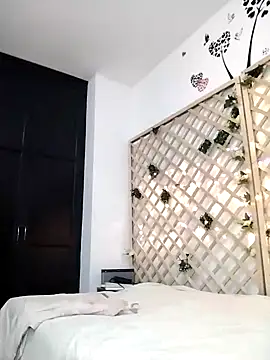 Mia WAll online show from 01/26/25, 10:02