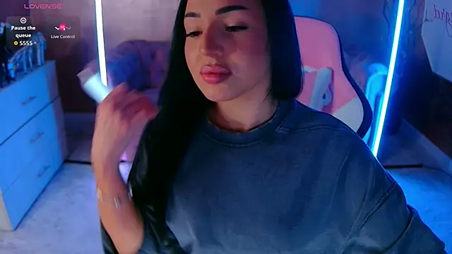 Snapshot of evanew_ chatting on 09/27/25, 04:34 evanew online show from 09/27/25, 04:34