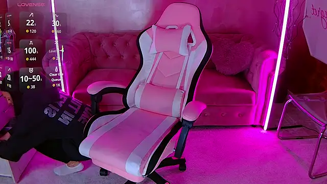 Snapshot of evanew_ chatting on 10/02/25, 04:25 evanew online show from 10/02/25, 04:25