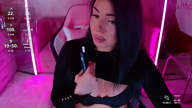 Snapshot of evanew_ chatting on 10/15/25, 05:35 evanew online show from 10/15/25, 05:35