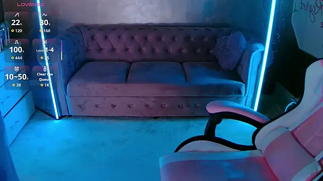 Snapshot of evanew_ chatting on 10/28/25, 05:15 evanew online show from 10/28/25, 05:15