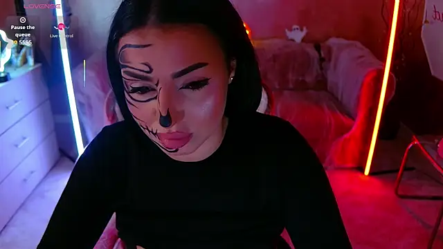 Snapshot of evanew_ chatting on 10/31/25, 06:42 evanew online show from 10/31/25, 06:42