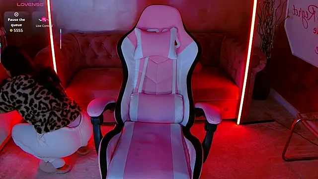 Snapshot of evanew_ chatting on 12/03/25, 04:42 evanew online show from 12/03/25, 04:42