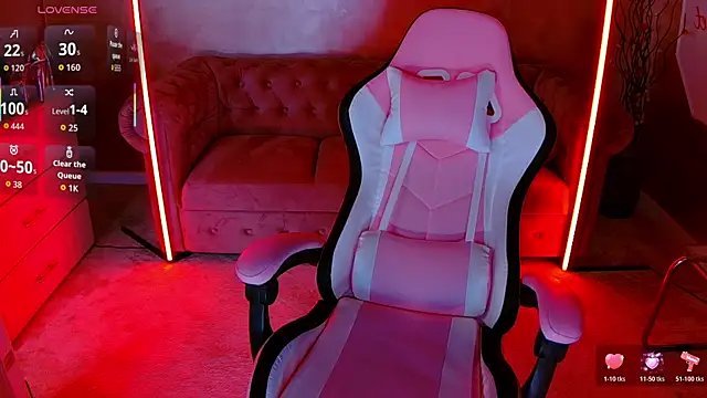 Snapshot of evanew_ chatting on 12/16/25, 04:45 evanew online show from 12/16/25, 04:45