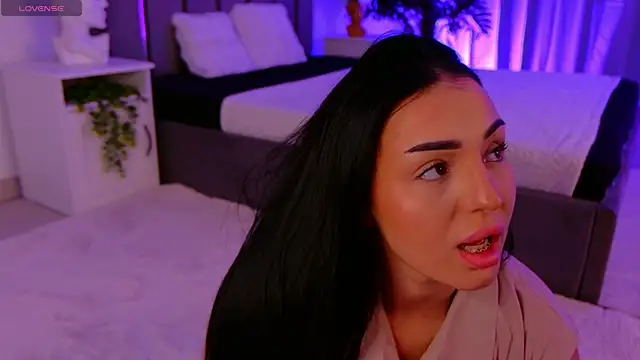 Snapshot of evanew_ chatting on 04/15/26, 04:14 evanew online show from 04/15/26, 04:14