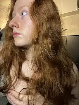 Snapshot of redhead_peach chatting on 01/14/25, 10:02 redhead peach online show from 01/14/25, 10:02