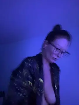 AlessasRoom online show from 05/19/26, 03:46
