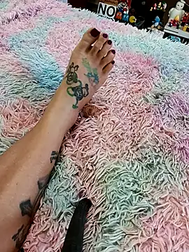 Snapshot of TheOneNOnlyHalfPint chatting on 02/13/25, 02:20 TheOneNOnlyHalfPint online show from 02/13/25, 02:20