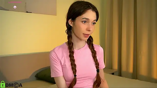 Snapshot of LittleOriana chatting on 01/30/25, 06:43 LittleOriana online show from 01/30/25, 06:43