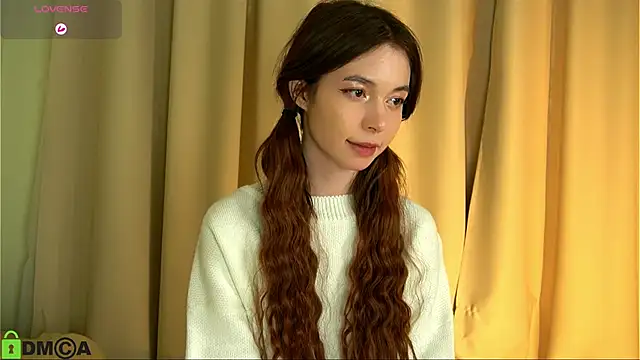 Snapshot of LittleOriana chatting on 02/14/25, 02:39 LittleOriana online show from 02/14/25, 02:39