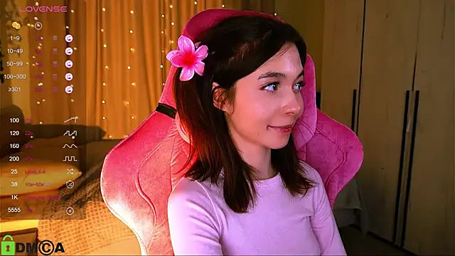 Snapshot of LittleOriana chatting on 03/06/25, 04:52 LittleOriana online show from 03/06/25, 04:52