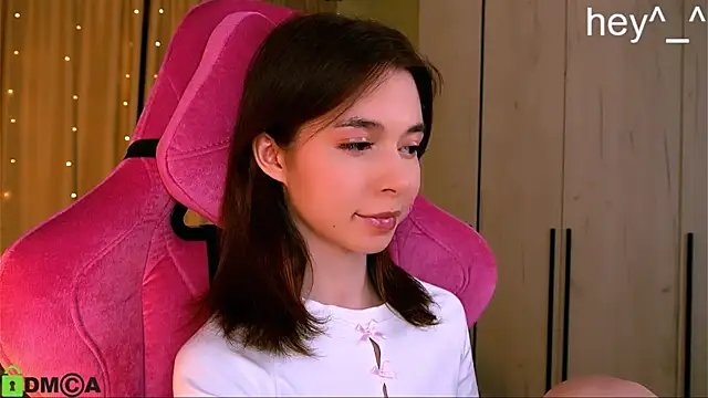 Snapshot of LittleOriana chatting on 03/07/25, 10:54 LittleOriana online show from 03/07/25, 10:54