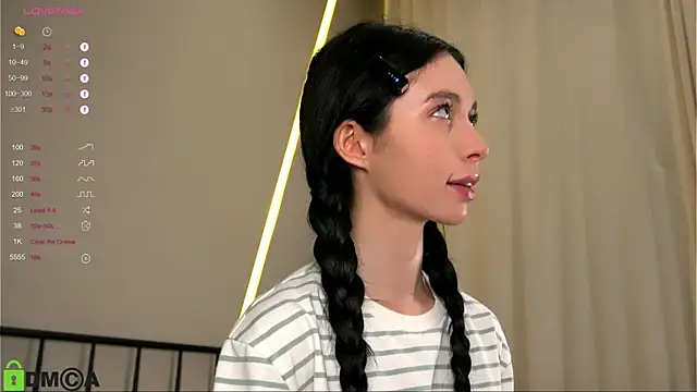 Snapshot of LittleOriana chatting on 10/09/25, 02:31 LittleOriana online show from 10/09/25, 02:31