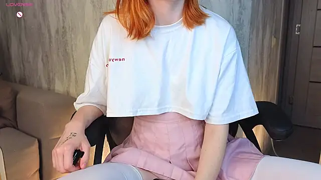 Snapshot of OhYumiYes chatting on 09/11/25, 09:37 OhYumiYes online show from 09/11/25, 09:37