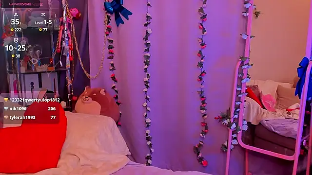 Snapshot of AliceOfWonders chatting on 01/05/25, 08:54 AliceOfWonders online show from 01/05/25, 08:54