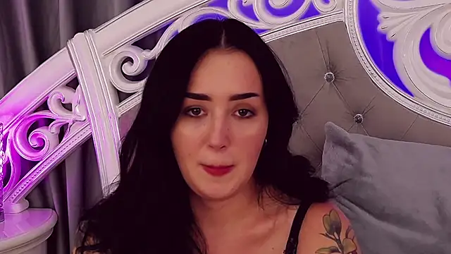 KimKhallifa online show from 01/30/25, 11:11