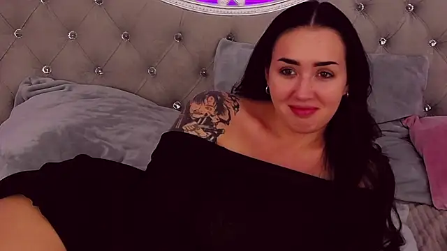 KimKhallifa online show from 01/31/25, 10:52