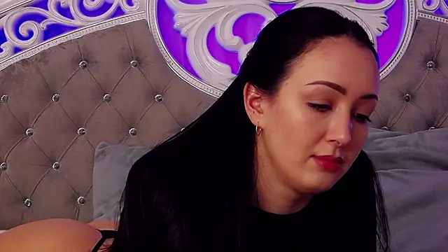 KimKhallifa online show from 11/19/25, 05:40