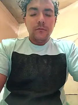 Snapshot of chinoxxx chatting on 10/22/25, 11:26 chinoxxx online show from 10/22/25, 11:26