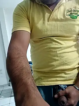 Snapshot of chinoxxx chatting on 11/18/25, 02:43 chinoxxx online show from 11/18/25, 02:43