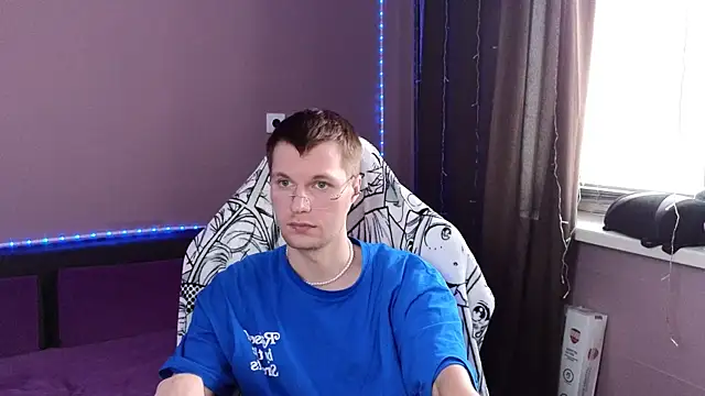 Leonnextdoor online show from 01/11/25, 06:03