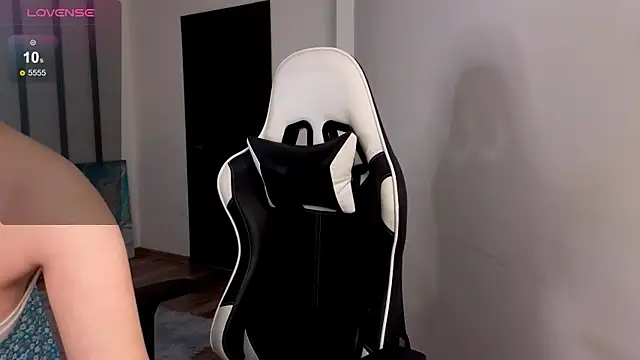 MissKrisWine online show from 12/28/24, 03:04