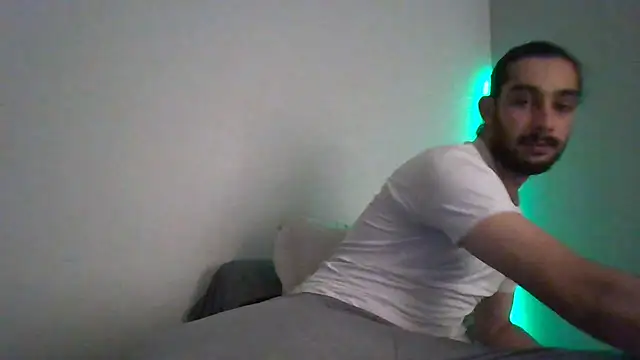 Levi Latino online show from 10/10/25, 11:04